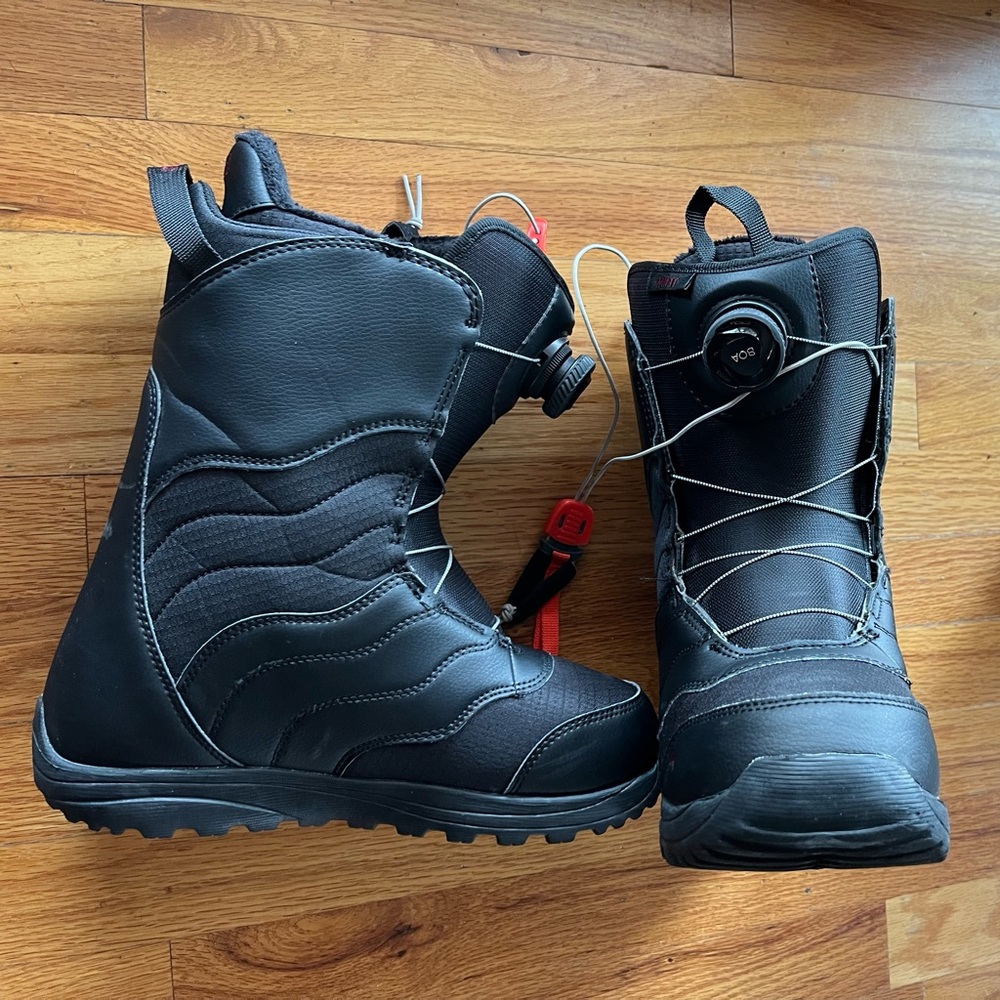 Burton Mint BOA Snowboard Boots LIKE NEW
